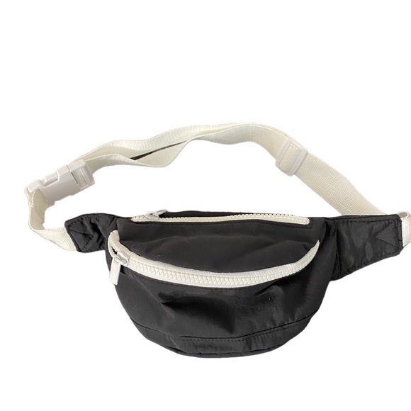 Mossimo Supply Co. Handbags - Mossimo Hip Pack Black